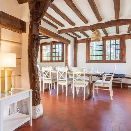 Nyaraló Dream 6-bedroom With Private Tennis Court