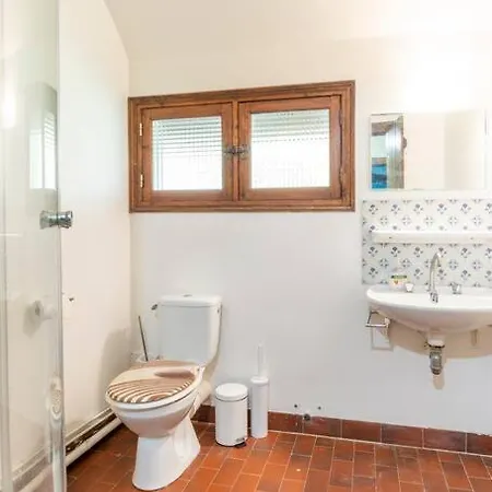 Dream 6-bedroom With Private Tennis Court *