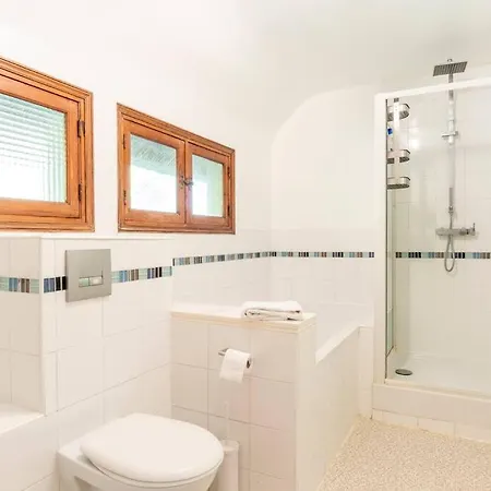 Dream 6-bedroom With Private Tennis Court Prázdninový dům Le Tilleul