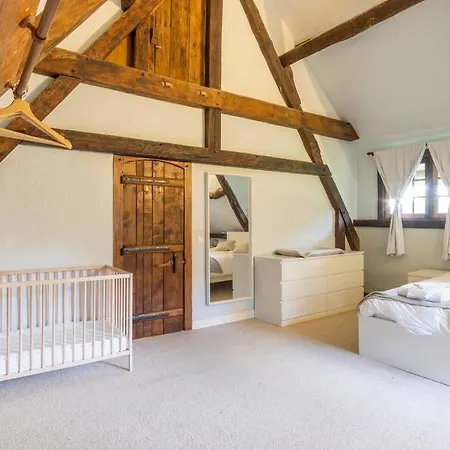 Dream 6-bedroom With Private Tennis Court Nyaraló