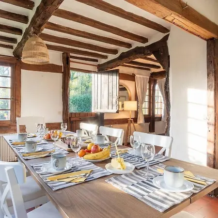 Nyaraló Dream 6-bedroom With Private Tennis Court