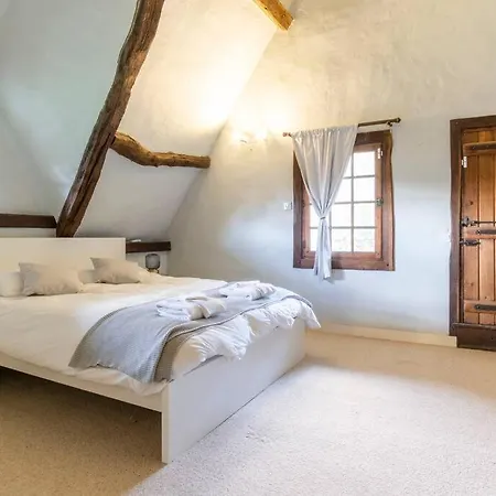 Dream 6-bedroom With Private Tennis Court