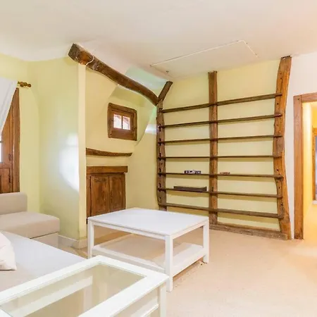 Dream 6-bedroom With Private Tennis Court