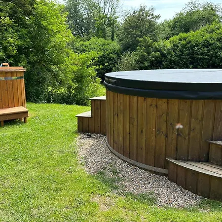 Dream 6-bedroom With Private Tennis Court *